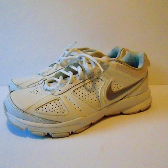 white leather athletic shoes womens